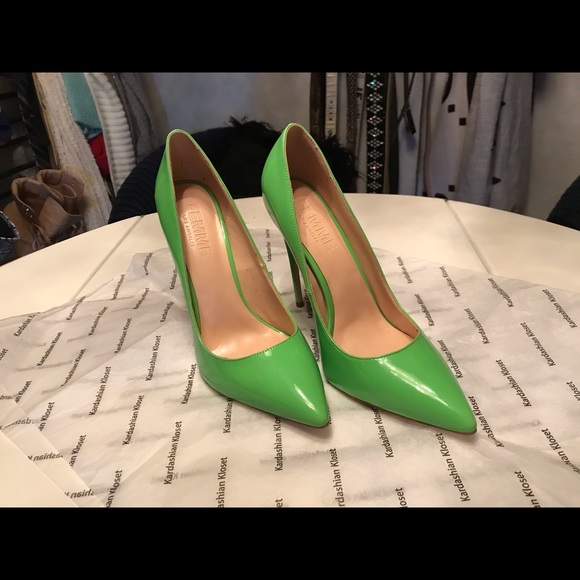 Khloe Kardashian shoes “Kardashian Kloset” - Picture 1 of 4